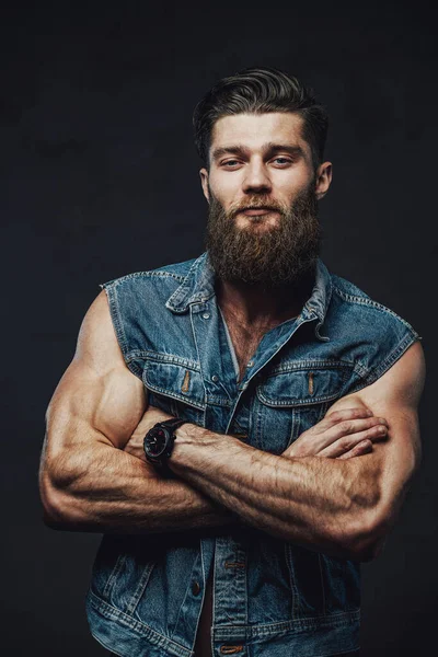 Fashionable guy with muscular hands posing in studio — Stock Photo, Image