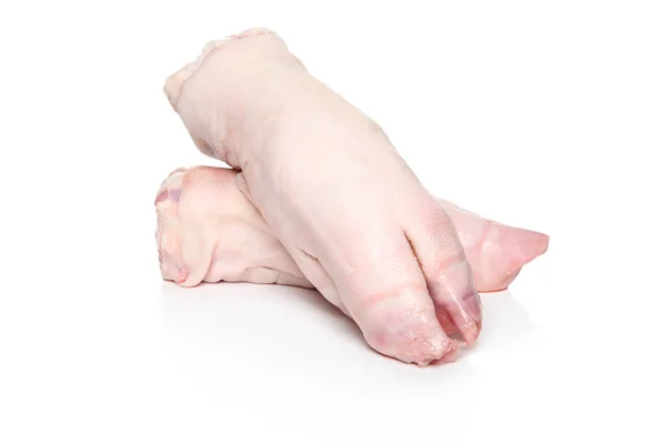 Trotes de porco cru no fundo branco — Fotografia de Stock