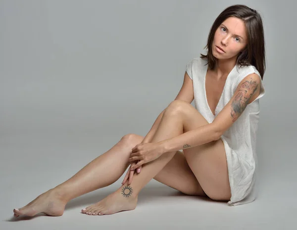 Portrait Beautiful Barefoot Woman White Blouse Posing Studio Grey Background — Stock Photo, Image