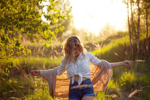Happy young woman enjoying wonderful evening. Warm weather, summer, field — Stock Photo, Image
