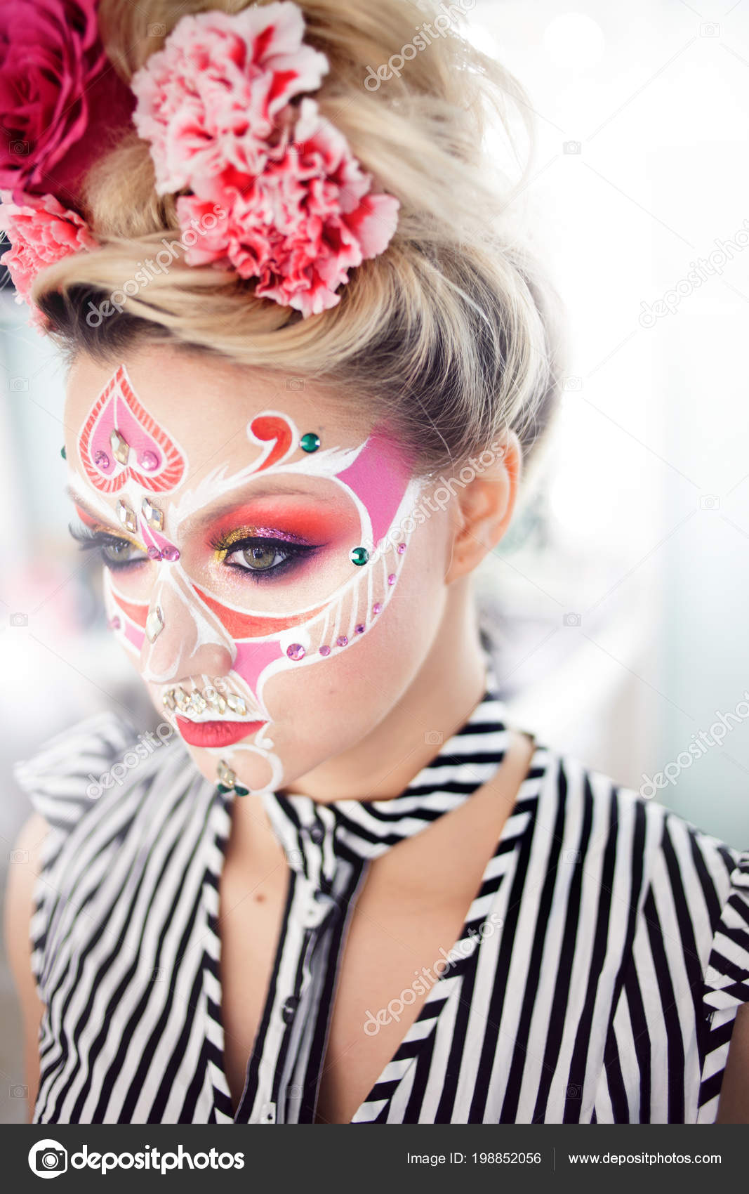 https://st4.depositphotos.com/1001983/19885/i/1600/depositphotos_198852056-stock-photo-young-beautiful-woman-with-skull.jpg