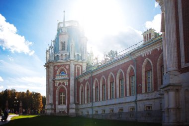 Moskova, Rusya - 1 Ekim 2016: Moskova, Tsaritsyno Park. Güzel Palace, kırmızı tuğla. Manor Rusya, Moskova