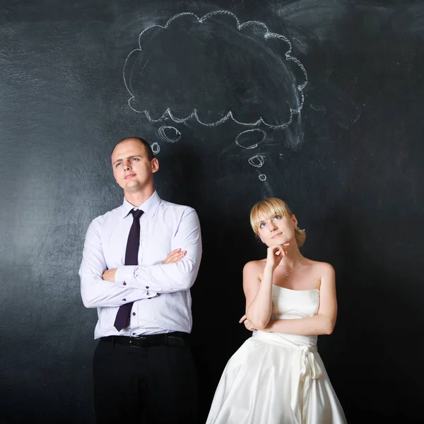 Frisch verheiratetes Paar. Bräutigam und Braut schmieden gemeinsam Pläne, Konzept. — Stockfoto