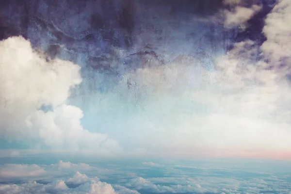 Голубое небо и облака, изображение в стиле акварельного мультфильма . — стоковое фото