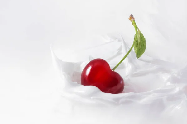 Sweet Cherry Yoghurt Närbild Mjölk Eller Ost Dessert Med Körsbär — Stockfoto