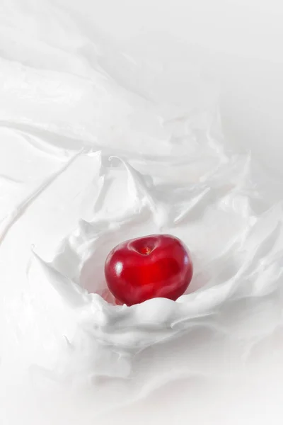 Sweet cherry in yogurt. Close-up milk or cheese dessert with cherries. — Stock Photo, Image