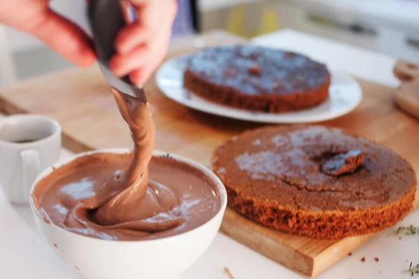 Choklad grädde. Hemlagad Chokladtårta. — Stockfoto