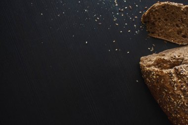 Somun çok tahıl ekmek, sandviç kesti. Yakın çekim, boş alan metin için. 