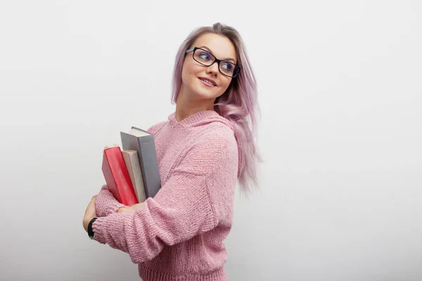 Student. Jonge vrouw met boeken. — Stockfoto