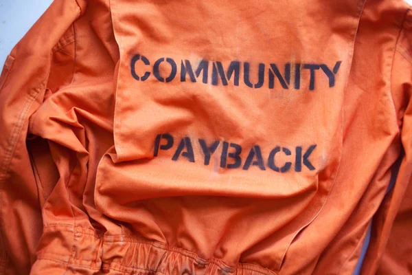 Gemeenschap de terugverdientijd. Gevangenis kleren, jumpsuit veroordeeld tot correctionele arbeid, strafrechtelijke sancties — Stockfoto