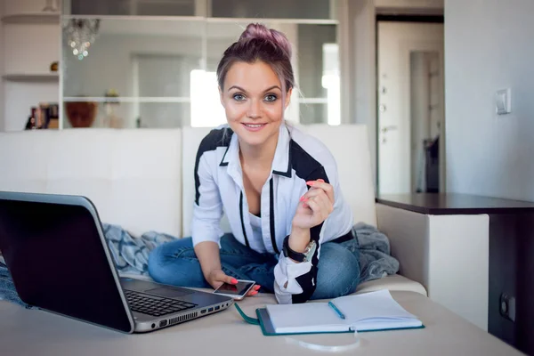 Beautiful girl working at home with laptop — Stock Photo, Image