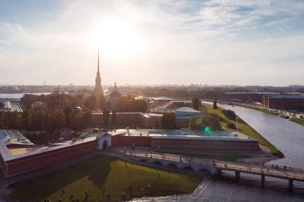 St. Petersburg, Russland. Blick auf die historische Innenstadt, Peter und Paul Festung — Stockfoto
