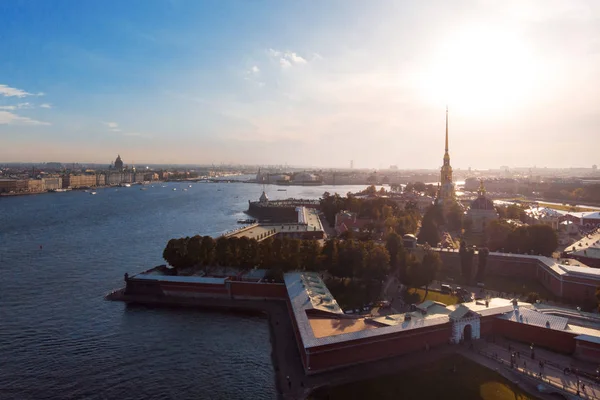 St. Petersburg, Rusya. Görünümü tarihi şehir merkezinin Peter ve Paul kale — Stok fotoğraf