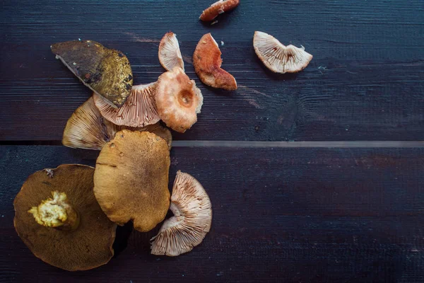 Mushrooms on a wooden table. Still life, mushroom harvest — Stock Photo, Image