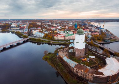 Vyborg, şehir ve kale Olaf Kulesi ile üstten görünüm