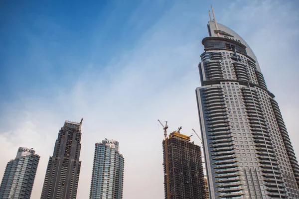 Dubai, Förenade Arabemiraten - 25 April 2018: Skyline, skyskrapor i Dubai — Stockfoto