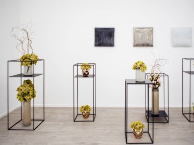 Modern şık iç dekor, minimalist ve geometrik tarzı.