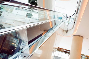 Dubai Alışveriş Merkezi, alışveriş merkezi ile yürüyen merdiven parlak iç iç