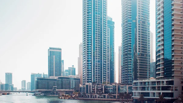 Dubai Marina zona de gran ciudad moderna . —  Fotos de Stock