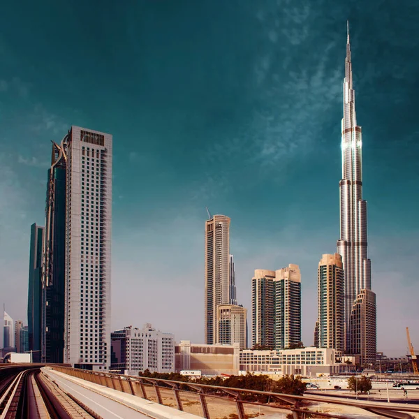 Panorama de Dubai, o arranha-céu mais alto e o centro da cidade — Fotografia de Stock