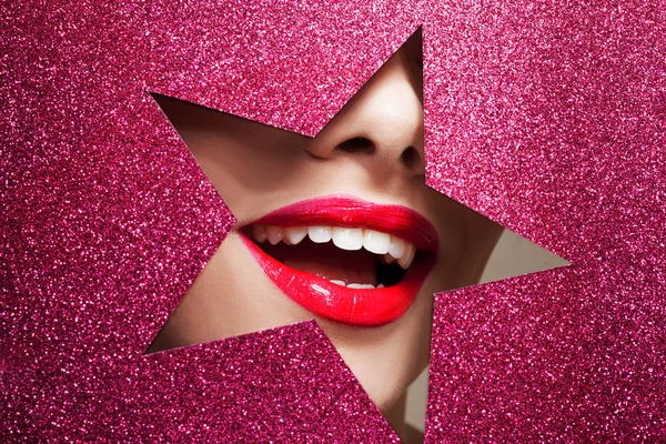 Bright makeup and you're a star. Beautiful girl close up, paper in the shape of a star — Stock Photo, Image