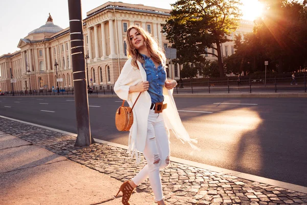 Portrait of smiling woman in a white cardigan. Laughing girl on the background of street — Stock Photo, Image