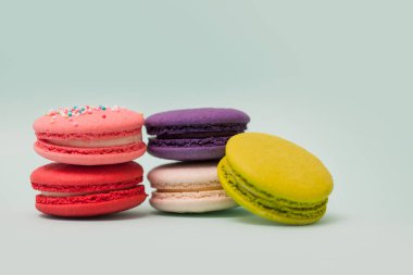 Fransız macaron kümesi. Fransız tatlılar. Çok renkli kek