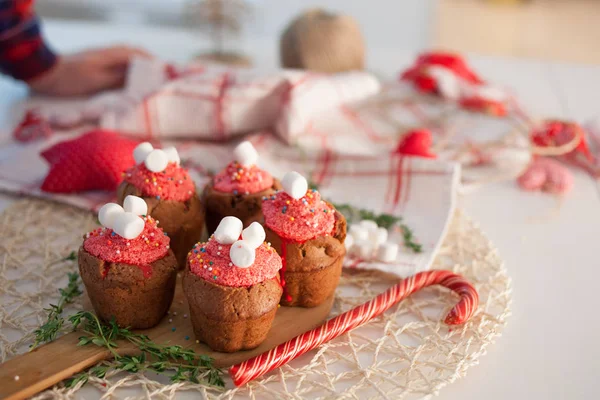 New Year celebration cupcakes, chocolate muffins on table — Stock Photo, Image