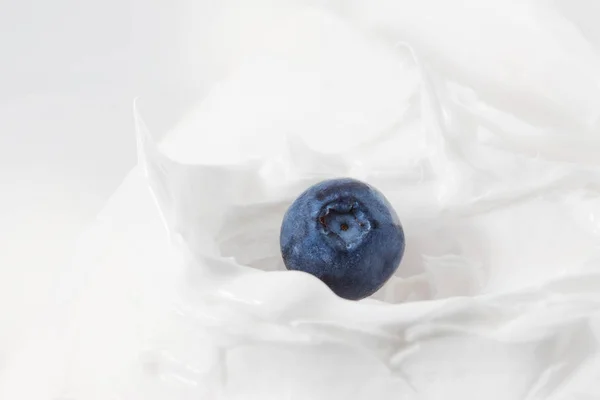 Süße Blaubeeren Joghurt Nahaufnahme Milch Oder Käsedessert Mit Blaubeeren Eine — Stockfoto