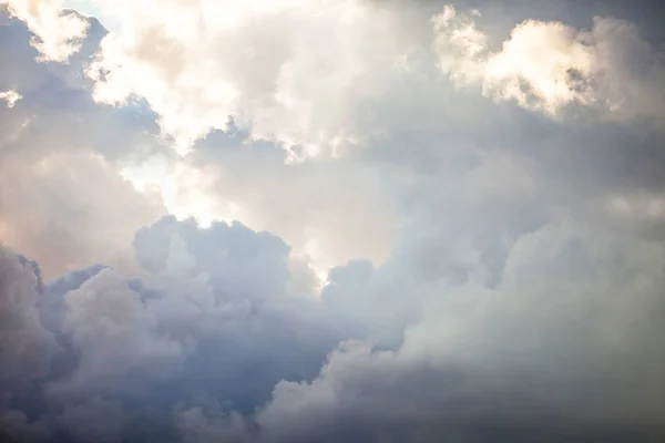 Fundal natural abstract, cer și nori pufoși , — Fotografie, imagine de stoc