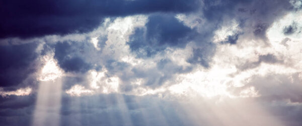 Абстрактный естественный фон, небо и пышные облака, 