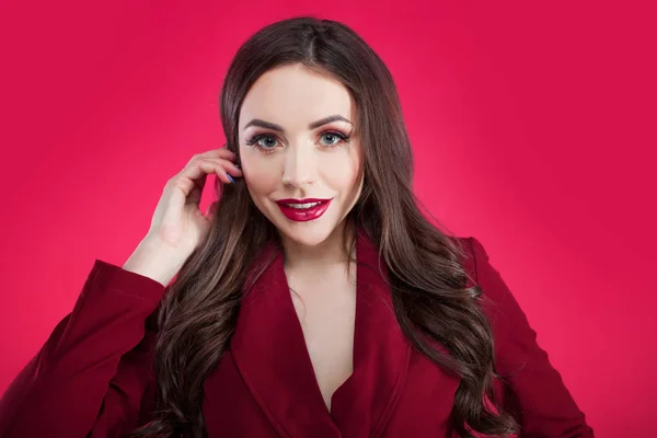 Aantrekkelijke brunette één Toon blik. Portret van Surprised aantrekkelijke jonge vrouw — Stockfoto