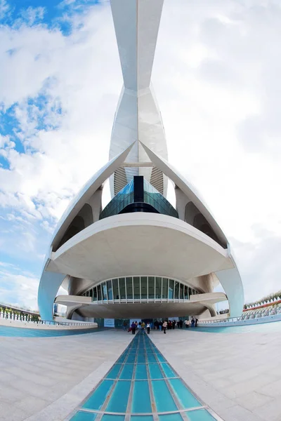 ВАЛЕНЦИЯ, Испания - 3 ноября 2010 года: Город искусств и наук, архитектор Сантьяго Калатрава. Современная футуристическая архитектура , — стоковое фото