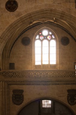 İç antik katedral Gotik pencere
