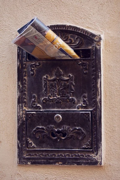 Toledo Spain November 2010 Old Mailbox New Newspaper — Stock Photo, Image