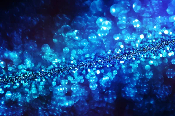 Sfondo magico glitter blu intenso. Luci sfocate e spazio libero per il tuo design . — Foto Stock