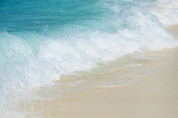 Ocean waves close-up. Clean sea, surf on the Islands. — Stock Photo, Image