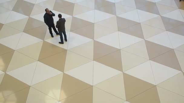 BAKU, AZERBAIJAN, MAY 3, 2018: Traffic people at airport, the top view. People are talking and in a hurry for the flight. Two men talking — Stock Video