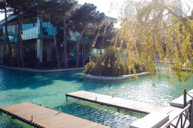 Hazar Denizi'nin sahildeki güzel modern Restoran