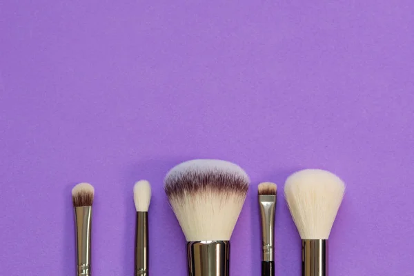 化粧ブラシセット、プロの化粧道具、異なる機能のためのブラシ — ストック写真