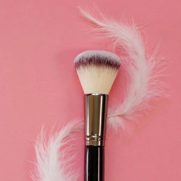 化粧ブラシ設定されているプロのメイクアップ ツール、柔らかくて快適な化粧ブラシ — ストック写真