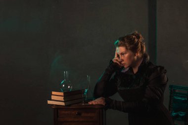 Soyut arka plan üzerine bilim adamı araştırmacısı. Bilim tarihi, büyük fiziksel keşifler, atomun yapısı.