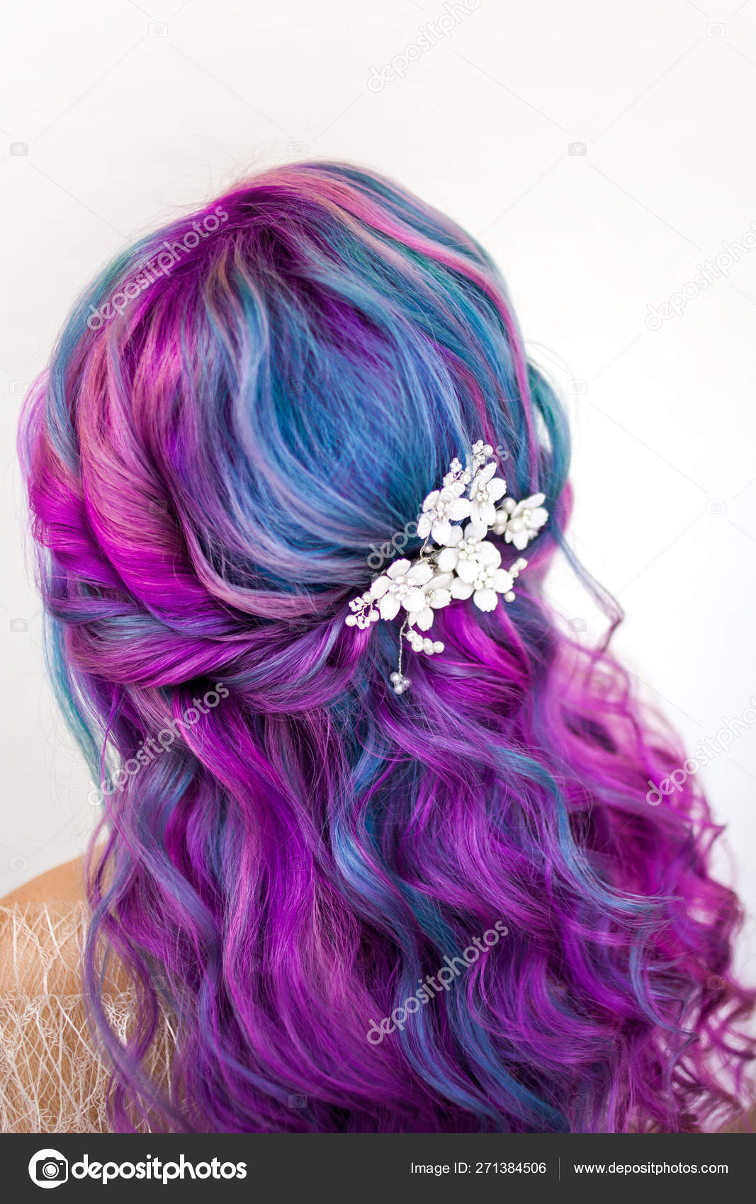 Stylish Trendy Hairstyle Of Curly Blonde Hair Fashionable Hair