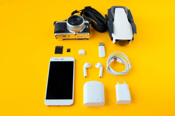 Conjunto móvil para crear una foto y vídeo modernos y de alta calidad — Foto de Stock