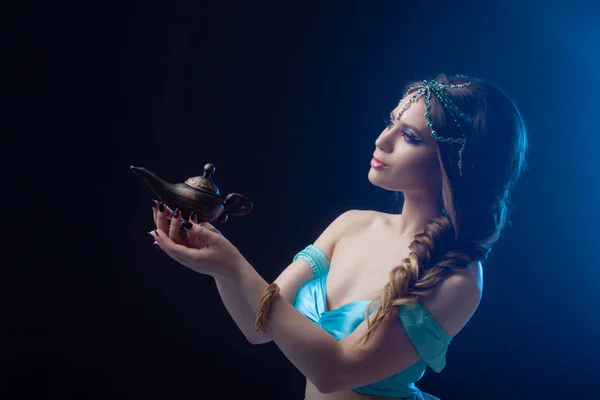 Arab night, make a wish at gene's. Fabulous heroine Jasmine with a magic lamp. — Stock Photo, Image