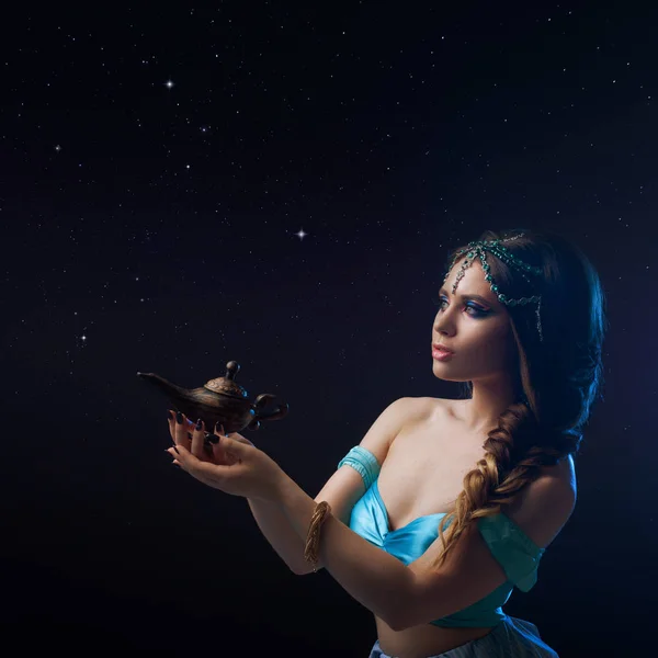 Jasmine la heroína del cuento de hadas oriental, noche árabe —  Fotos de Stock