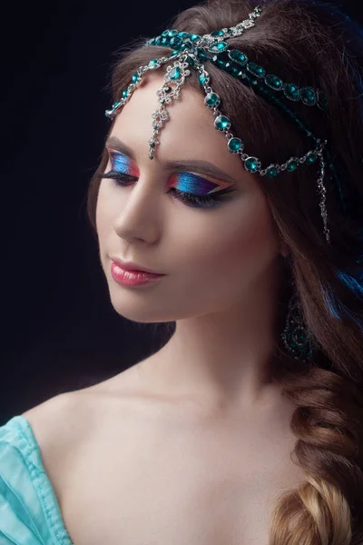 Príncipe Jasmine, uma jovem mulher à imagem de uma princesa de fadas oriental . — Fotografia de Stock
