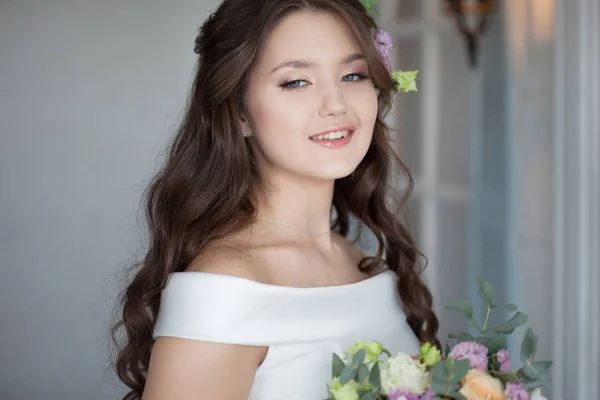 Beautiful elegant bride in white dress. A charming young woman is getting married. — Stock Photo, Image