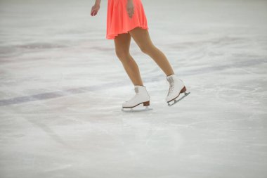 Artistik patinaj, buz pateni eğitimi. Buz üzerinde ayak patenci