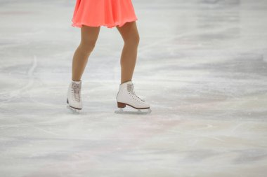 Artistik patinaj, buz pateni eğitimi. Buz üzerinde ayak patenci